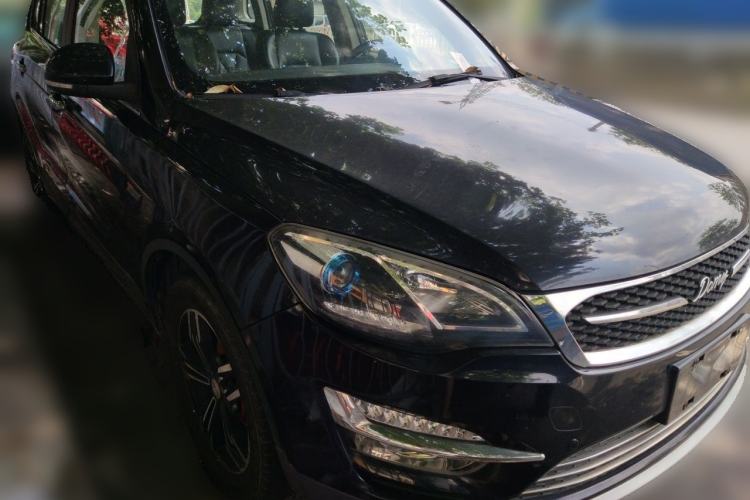 Used Zotye Domy X5 2017 Upgraded Model 1.5T Manual Luxury Edition Front Right 45 Deg