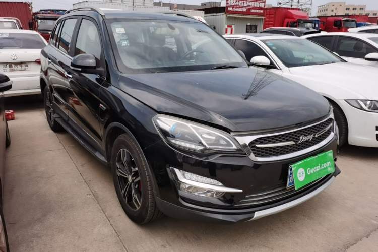 Used Zotye Domy X5 2017 Upgraded Model 1.5T Manual Luxury Edition Front Right 45 Deg