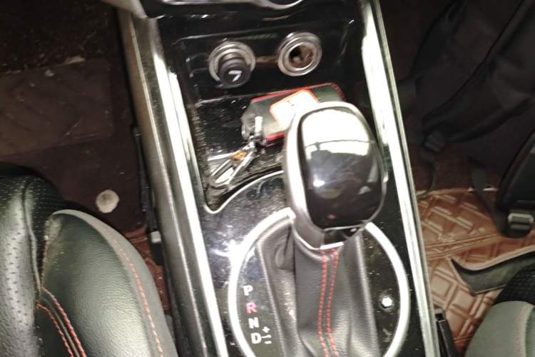 Used Zotye Domy X5 2017 Upgraded Model 1.5T CVT ZhiXian Edition Gear Lever