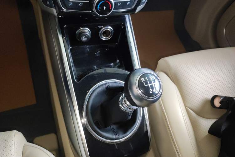 Used Zotye Domy X5 2017 Upgraded Model 1.5T Manual Luxury Version Gear Lever