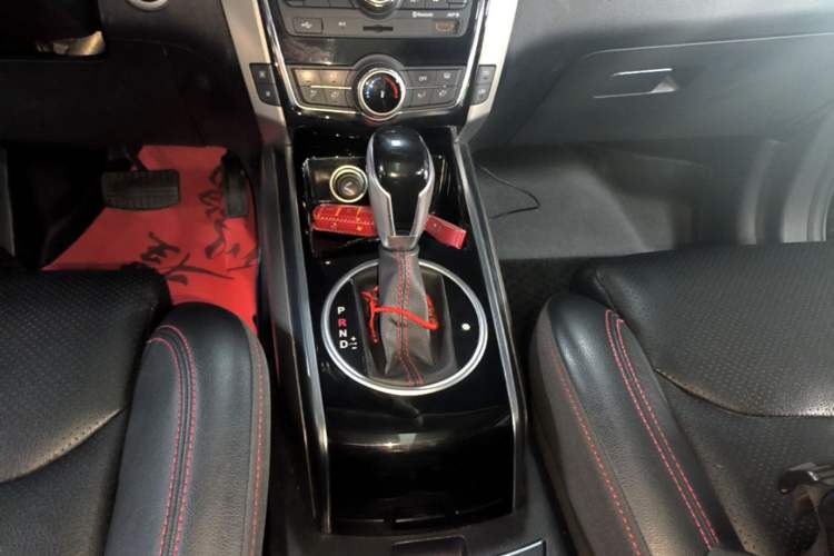 Used Zotye Domy X5 2017 Upgraded Model 1.5T CVT ZhiXian Edition Gear Lever
