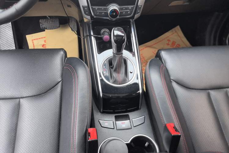 Used Zotye Domy X5 2017 Upgraded Model 1.5T CVT ZhiXian Edition Gear Lever