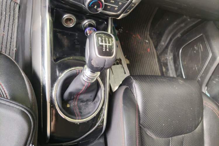 Used Zotye Domy X5 2017 Upgraded Model 1.5T Manual Luxury Edition Gear Lever