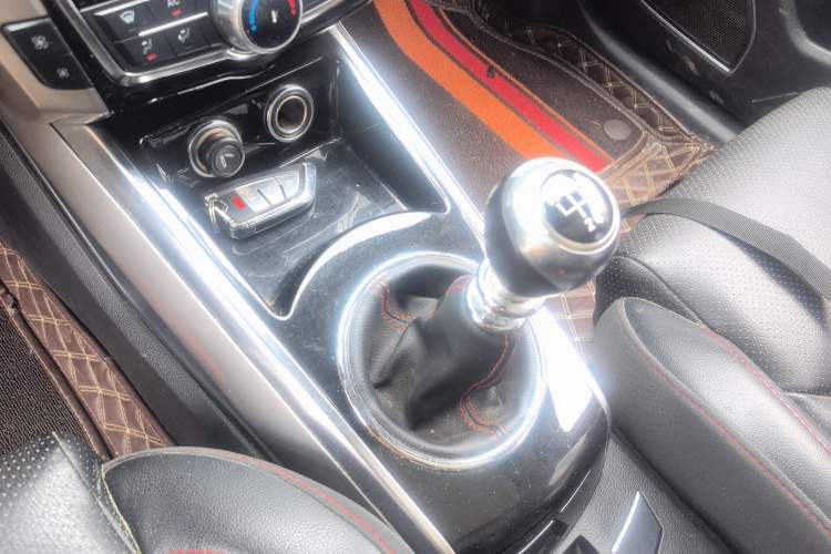 Used Zotye Domy X5 2017 Upgraded Model 1.5T Manual Luxury Edition Gear Lever