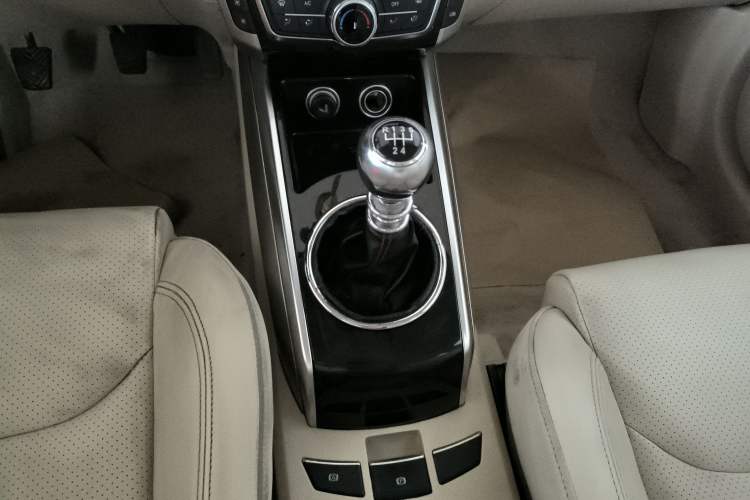 Used Zotye Domy X5 2017 Platinum Edition 1.5T Manual Luxury Model Gear Lever