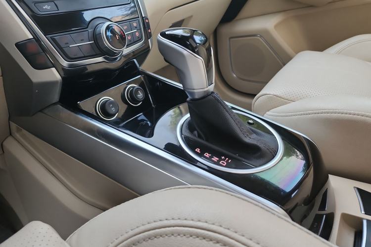 Used Zotye Domy X5 2017 Upgraded Model 1.5T CVT Landlord Edition Gear Lever