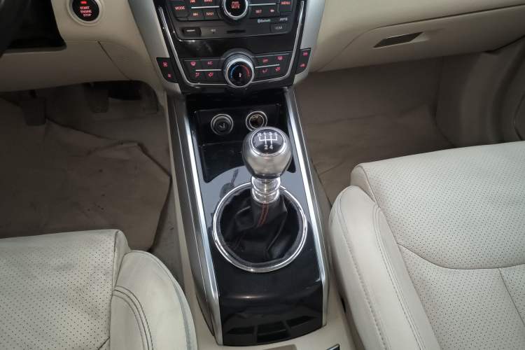 Used Zotye Domy X5 2017 Platinum Edition 1.5T Manual Luxury Model Gear Lever