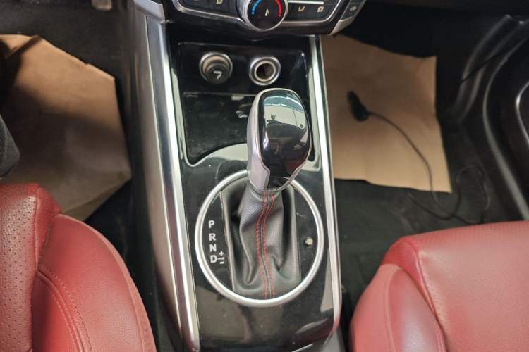 Used Zotye Domy X5 2017 Upgraded Model 1.5T CVT ZhiXian Edition Gear Lever