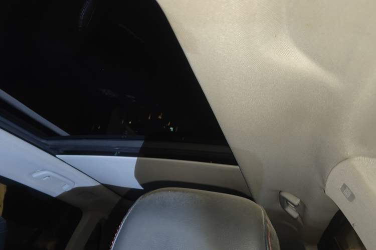 Used Zotye Domy X5 2017 Upgraded Model 1.5T Manual Luxury Version Headliner