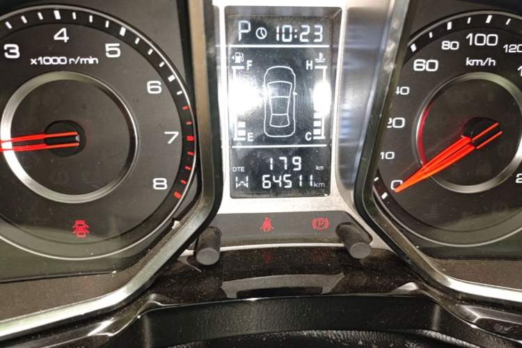 Used Zotye Domy X5 2017 Upgraded Model 1.5T CVT ZhiXian Edition Instrument Cluster