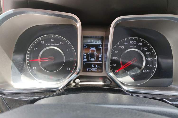 Used Zotye Domy X5 2017 Upgraded Model 1.5T Manual Luxury Version Instrument Cluster