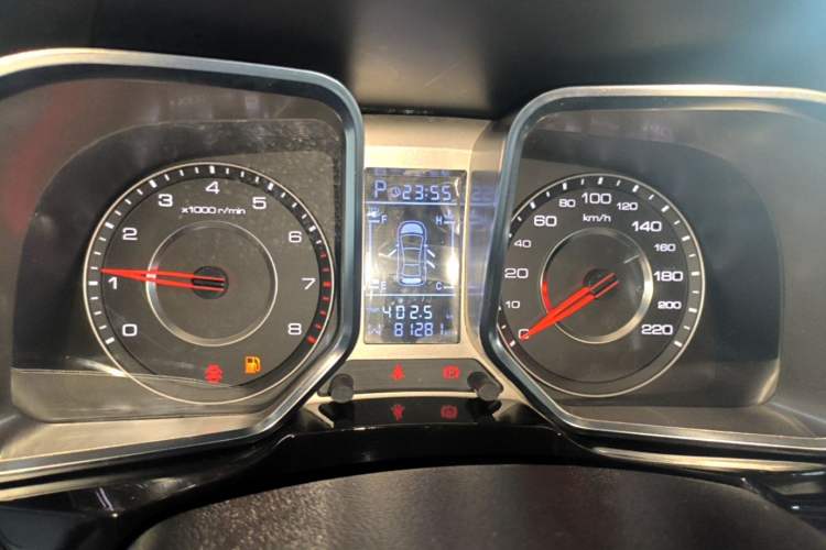 Used Zotye Domy X5 2017 Upgraded Model 1.5T CVT ZhiXian Edition Instrument Cluster