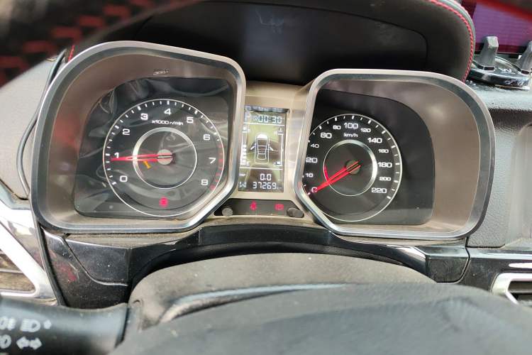 Used Zotye Domy X5 2017 Upgraded Model 1.5T CVT ZhiXian Edition Instrument Cluster