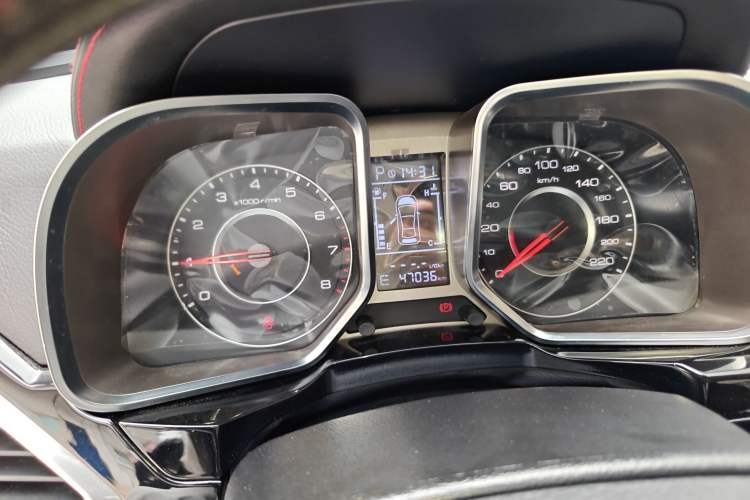 Used Zotye Domy X5 2017 Upgraded Model 1.5T CVT ZhiXian Edition Instrument Cluster