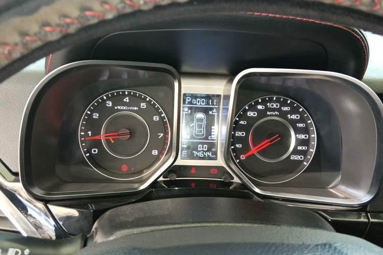 Used Zotye Domy X5 2017 Upgraded Model 1.5T CVT ZhiXian Edition Instrument Cluster