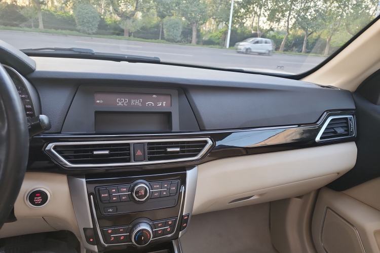 Used Zotye Domy X5 2017 Upgraded Model 1.5T CVT Landlord Edition Interior 5