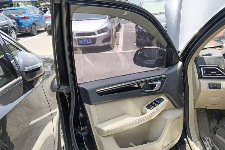 Used Zotye Domy X5 2017 Upgraded Model 1.5T Manual Luxury Version Interior 7