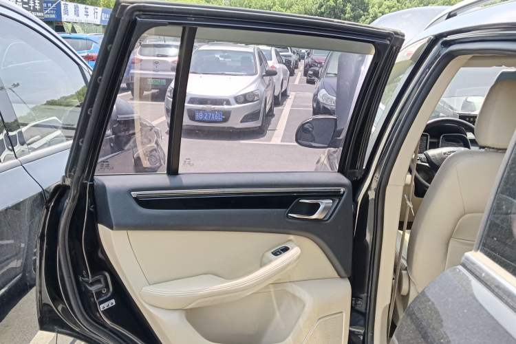 Used Zotye Domy X5 2017 Upgraded Model 1.5T Manual Luxury Version Interior 8
