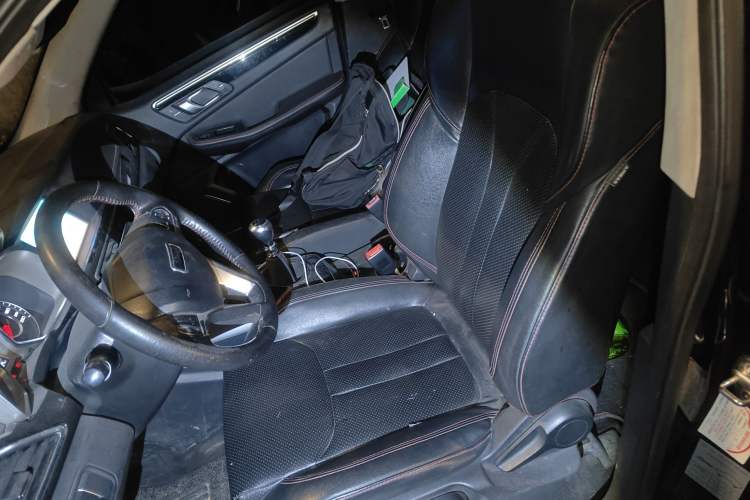 Used Zotye Domy X5 2017 Upgraded Model 1.5T Manual Luxury Version Left Front Seat