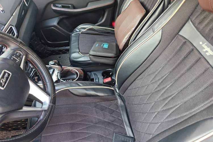 Used Zotye Domy X5 2017 Upgraded Model 1.5T CVT ZhiXian Edition Left Front Seat