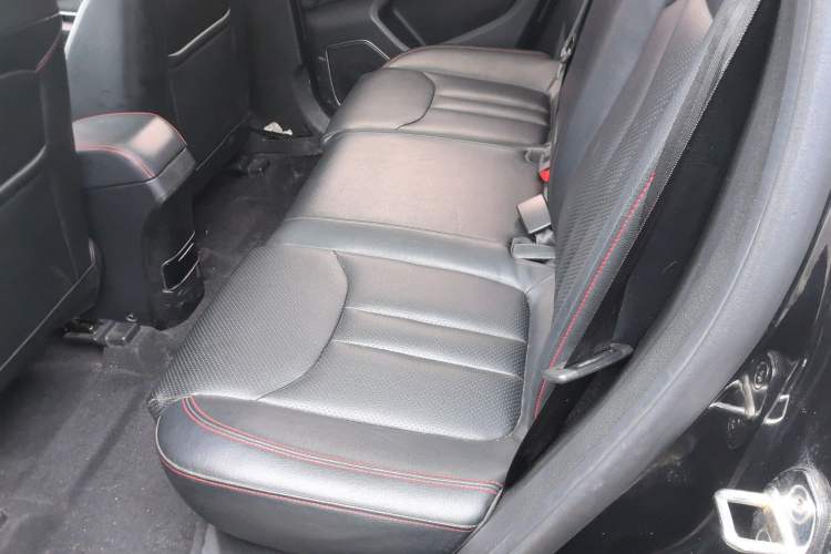 Used Zotye Domy X5 2017 Upgraded Model 1.5T CVT ZhiXian Edition Left Rear Seat