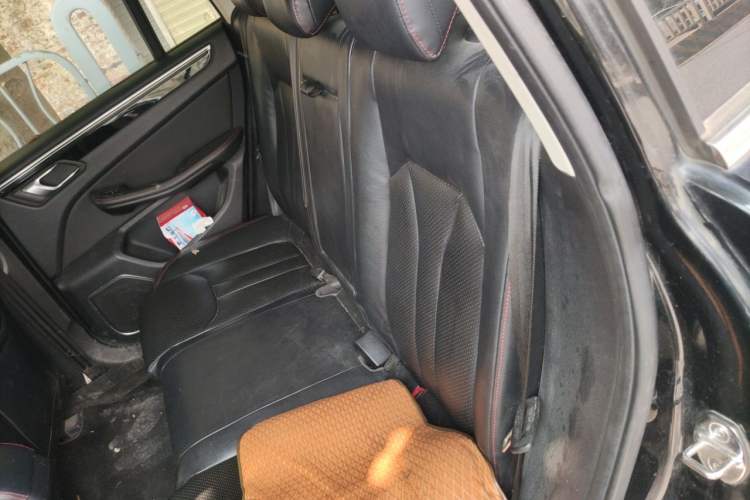 Used Zotye Domy X5 2017 Upgraded Model 1.5T Manual Luxury Edition Left Rear Seat