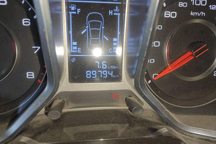 Used Zotye Domy X5 2017 Upgraded Model 1.5T Manual Luxury Version Odometer Close Up