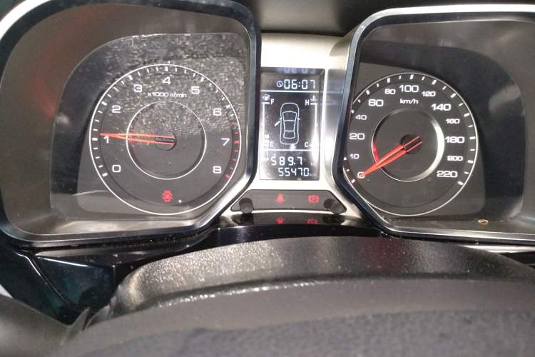 Used Zotye Domy X5 2017 Value Edition 1.6L Manual Fashion Model Odometer Close Up