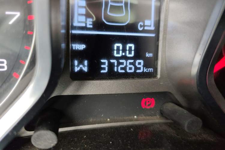 Used Zotye Domy X5 2017 Upgraded Model 1.5T CVT ZhiXian Edition Odometer Close Up