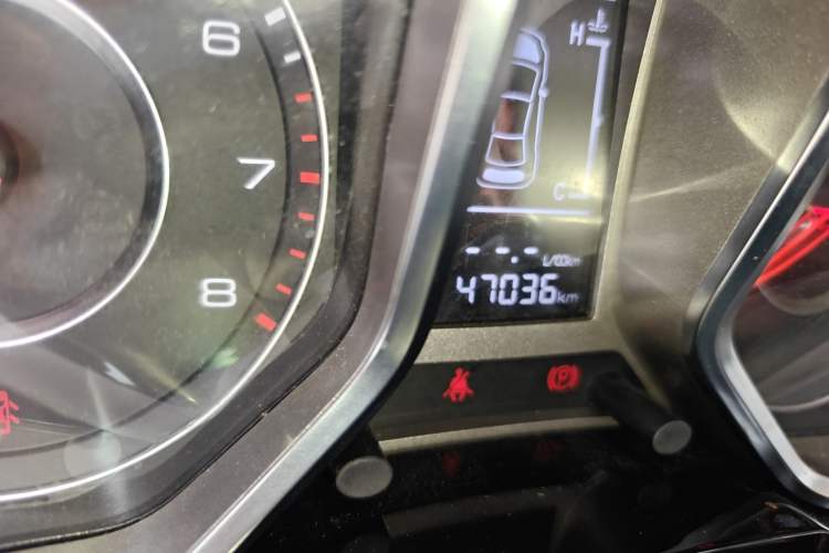 Used Zotye Domy X5 2017 Upgraded Model 1.5T CVT ZhiXian Edition Odometer Close Up