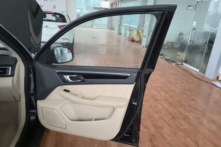 Used Zotye Domy X5 2017 Platinum Edition 1.5T Manual Luxury Model Right Front Door Interior
