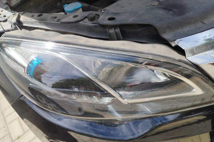 Used Zotye Domy X5 2017 Upgraded Model 1.5T Manual Luxury Version Right Front Headlight