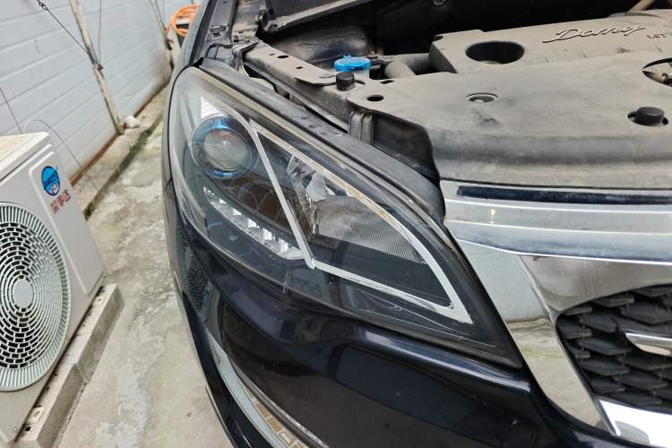 Used Zotye Domy X5 2017 Upgraded Model 1.5T CVT ZhiXian Edition Right Front Headlight