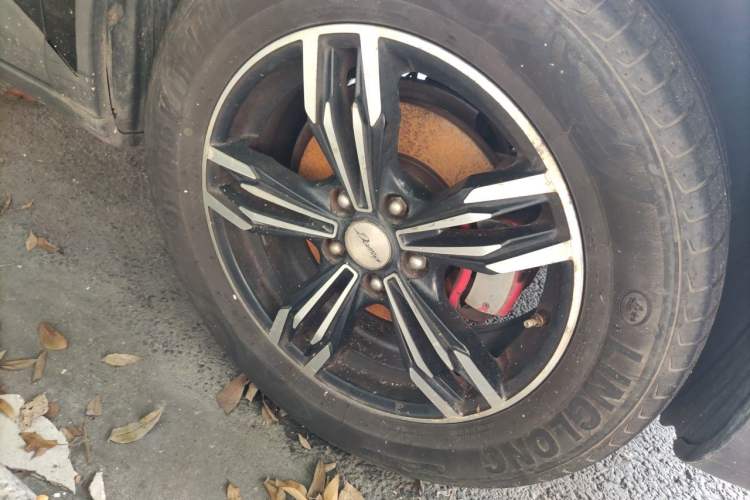 Used Zotye Domy X5 2017 Upgraded Model 1.5T Manual Luxury Edition Right Front Wheel Hub