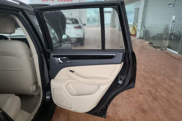 Used Zotye Domy X5 2017 Platinum Edition 1.5T Manual Luxury Model Right Rear Door Interior