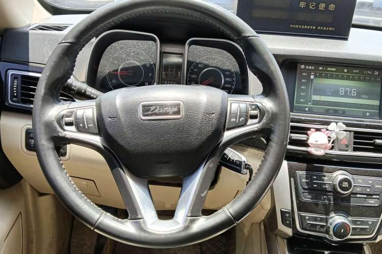 Used Zotye Domy X5 2017 Upgraded Model 1.5T Manual Luxury Version Steering Wheel