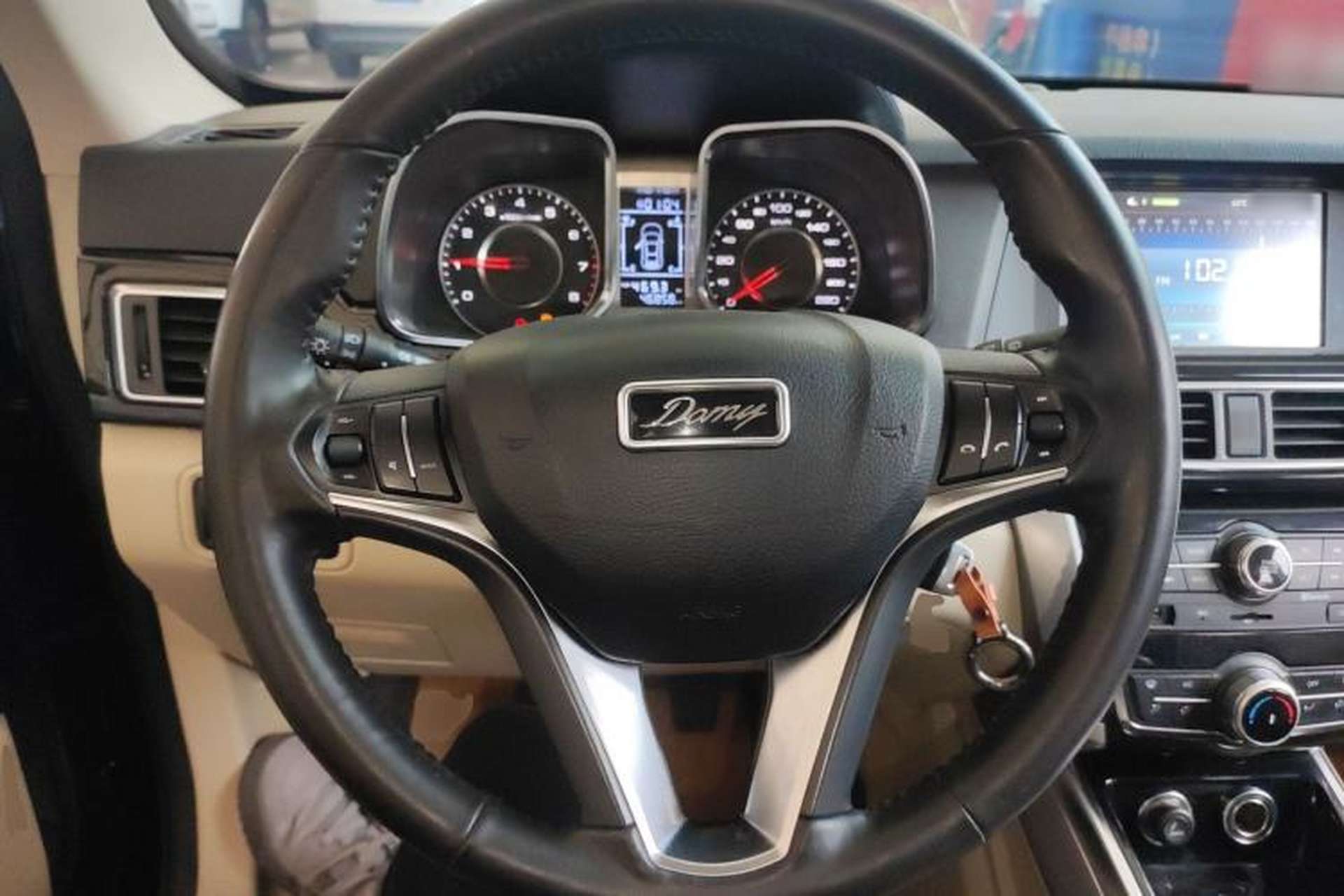 Used Zotye Domy X5 2017 Upgraded Model 1.5T Manual Luxury Version Steering Wheel