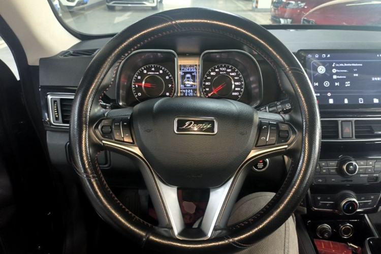 Used Zotye Domy X5 2017 Upgraded Model 1.5T CVT ZhiXian Edition Steering Wheel