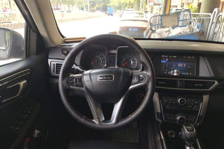 Used Zotye Domy X5 2017 Upgraded Model 1.5T Manual Luxury Edition Steering Wheel