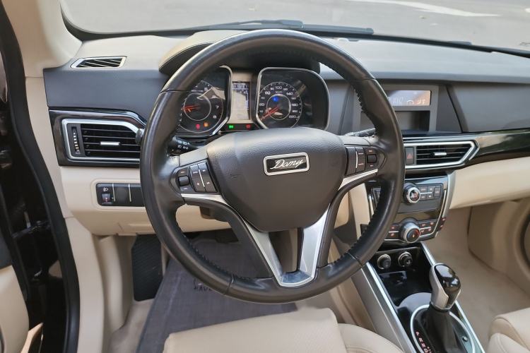 Used Zotye Domy X5 2017 Upgraded Model 1.5T CVT Landlord Edition Steering Wheel