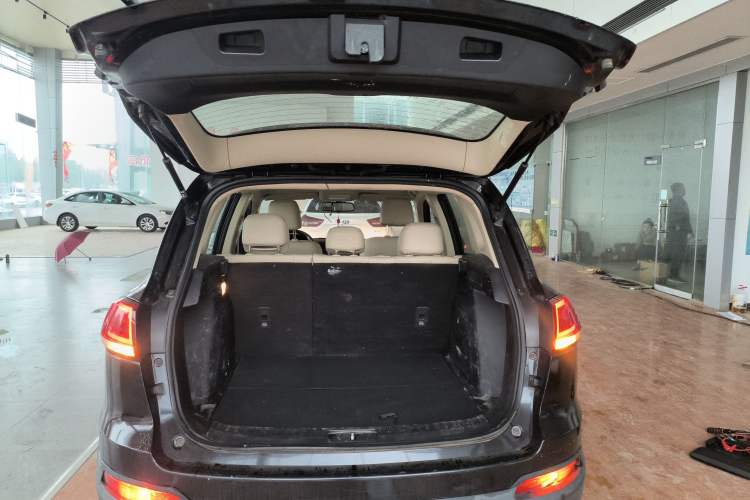 Used Zotye Domy X5 2017 Platinum Edition 1.5T Manual Luxury Model Trunk