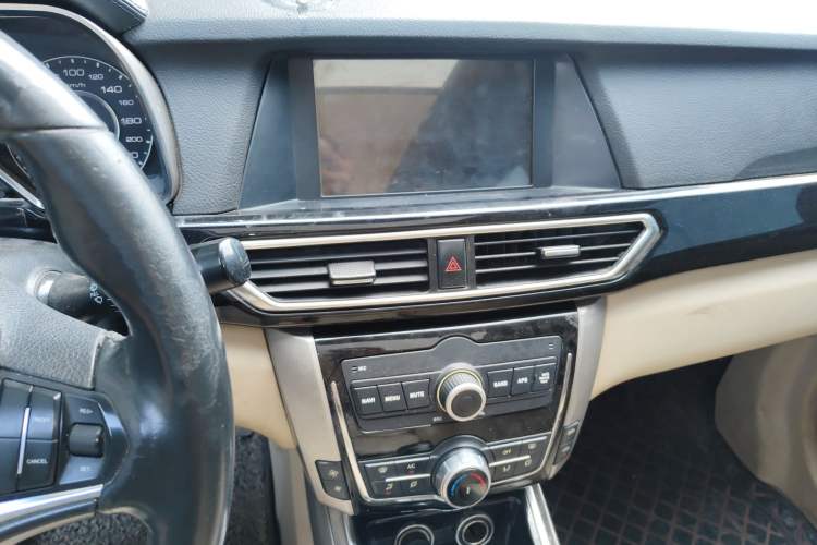 Used Zotye Domy X5 2017 Upgraded Model 1.5T CVT Landlord Edition Audio And AC Panel