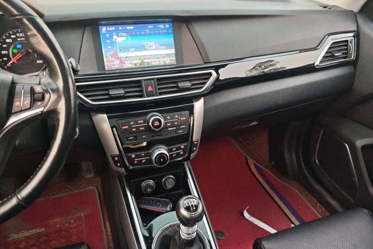 Used Zotye Domy X5 2017 Upgraded Model 1.5T Manual Luxury Edition Audio And AC Panel