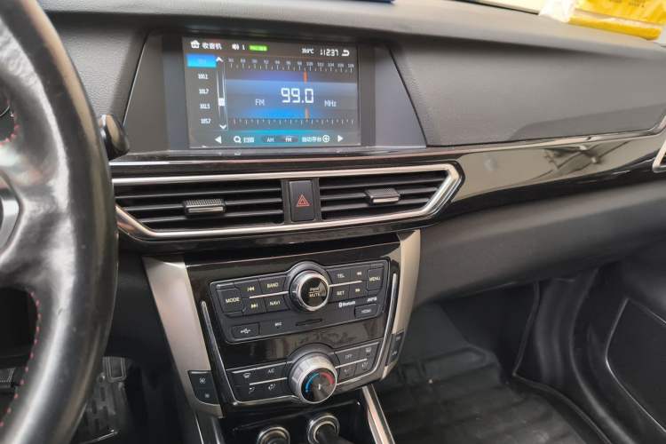 Used Zotye Domy X5 2017 Upgraded Model 1.5T CVT ZhiXian Edition Audio And AC Panel