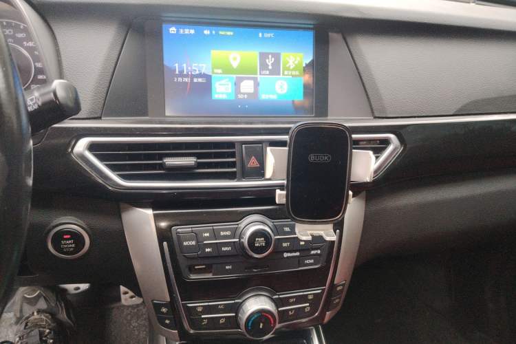 Used Zotye Domy X5 2017 Upgraded Model 1.5T CVT ZhiXian Edition Audio And AC Panel