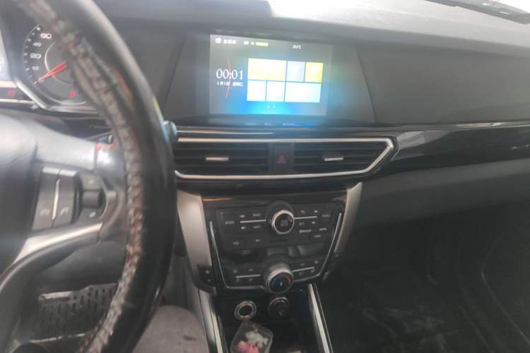 Used Zotye Domy X5 2017 Platinum Edition 1.5T Manual Luxury Model Audio And AC Panel
