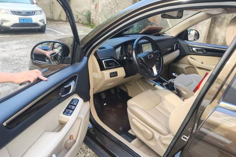 Used Zotye Domy X5 2017 Upgraded Model 1.5T Manual Luxury Version Driver Seat