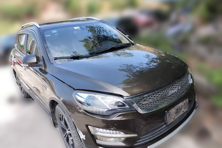 Used Zotye Domy X5 2017 Upgraded Model 1.5T CVT Landlord Edition Front Right 45 Deg