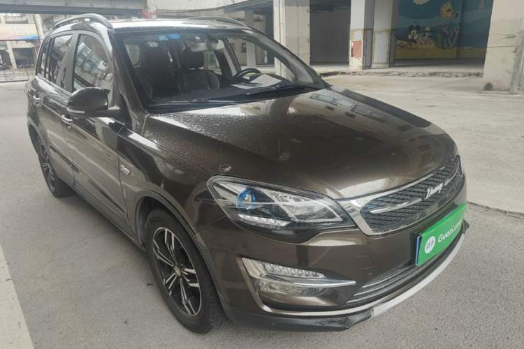 Used Zotye Domy X5 2017 Platinum Edition 1.5T Manual Luxury Model Front Right 45 Deg