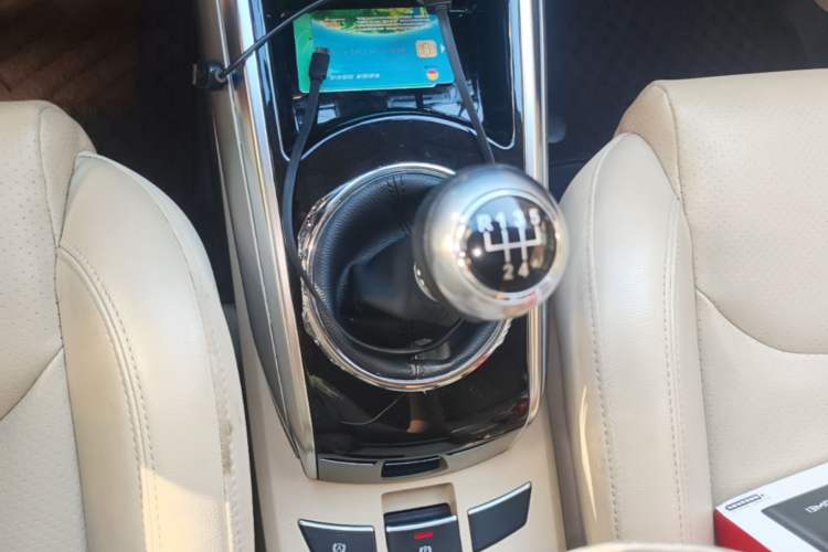 Used Zotye Domy X5 2017 Upgraded Model 1.5T Manual Luxury Version Gear Lever